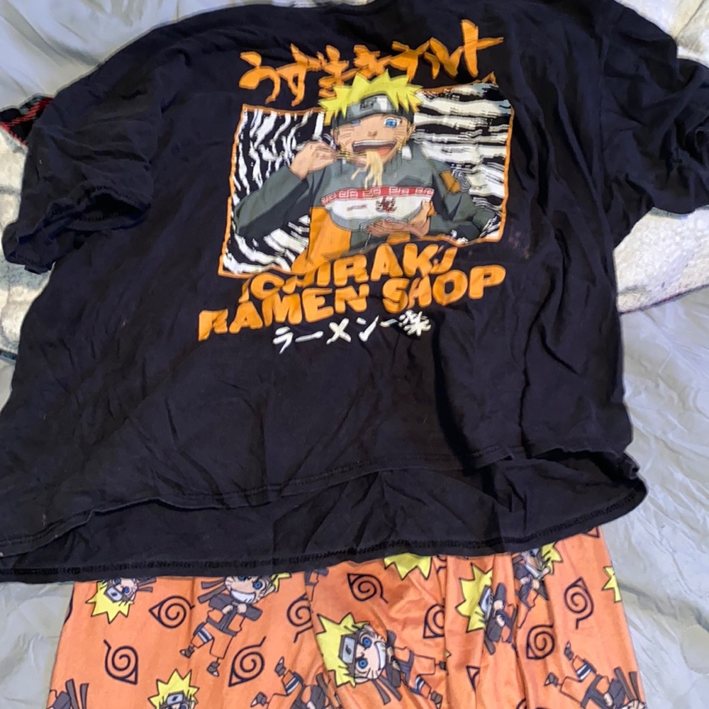 Naruto fit fairly new oversize outfit